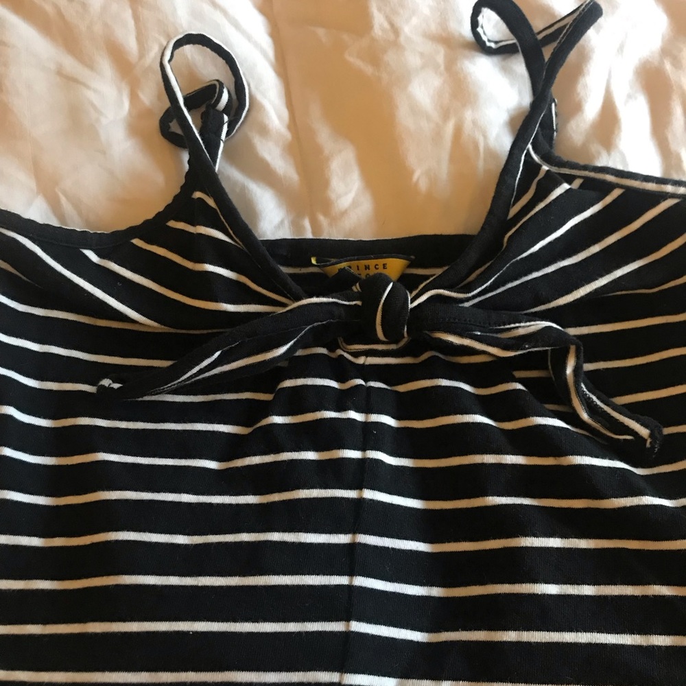 black and white keyhole crop top - Picture 4 of 4